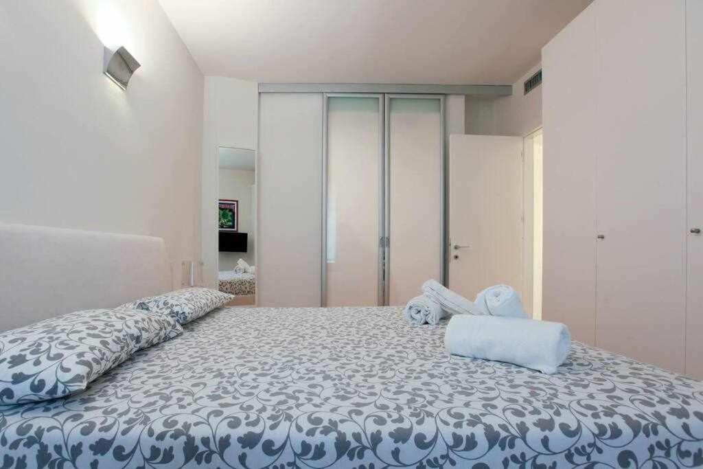 Brera Area Lovely Apt Close To Piazza Duomo Milão Exterior foto